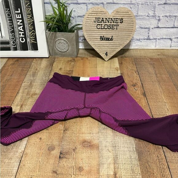 Lululemon Run: For Your Life Crop
Hyper Stripe Raspberry Glo Light / Plum 12 - Picture 14 of 16